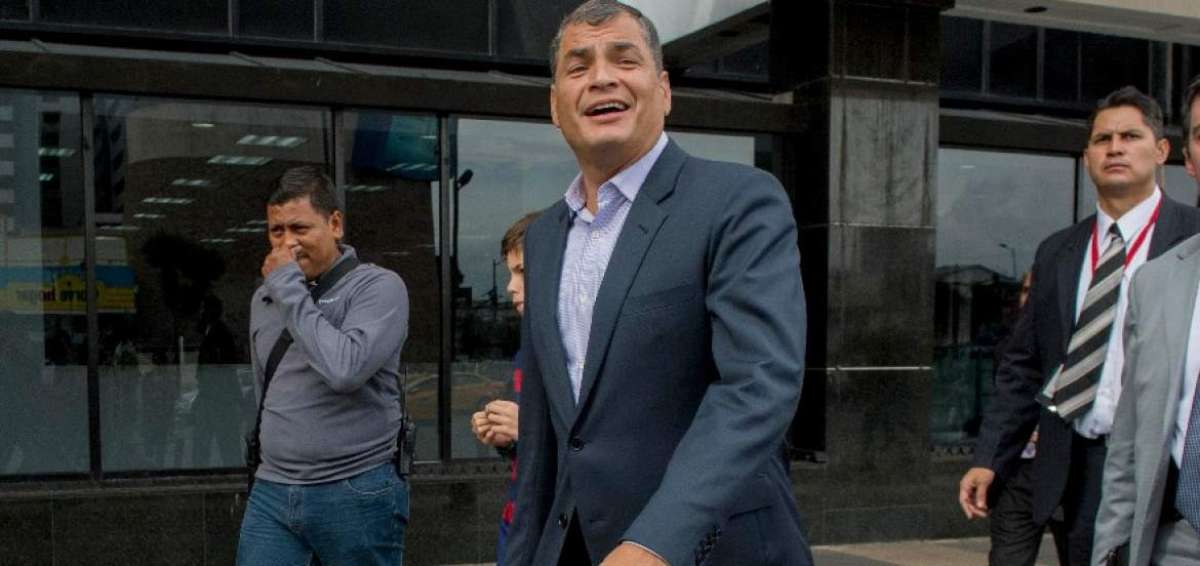 Correa dijo que habr&aacute; un ajuste en el precio referencial del barril de petr&oacute;leo en el presupuesto para este a&ntilde;o. Ahora estar&aacute; en $ 25, 10 menos que en 2014.