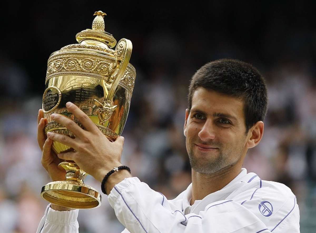 Novak Djokovic y Serena Williams encabezan Wimbledon