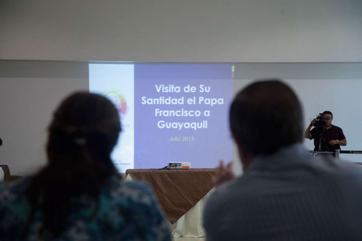 La comisi&oacute;n interinstitucional mantuvo una reuni&oacute;n a puerta cerrada en el tercer piso del Gobierno Zonal, en el norte de Guayaquil. Foto: cortes&iacute;a Canciller&iacute;a