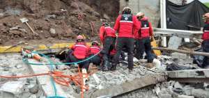 Colapso de muro en Quito dej&oacute; un muerto y 3 heridos