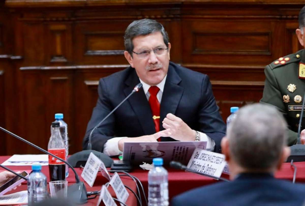 Jorge Chávez, ministro de Defensa de Perú, compareció en al Congreso peruano.