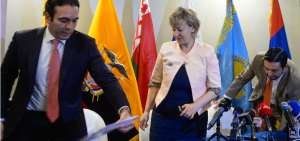 El ministro de Comercio Exterior, Pablo Campana, sostuvo una reuni&oacute;n en Quito con Veronika Nikishina, ministra de la CEE.