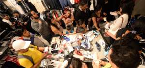 En un local de Adidas, en el Mall del Sol, los productos m&aacute;s buscados fueron los calzados y camisetas.