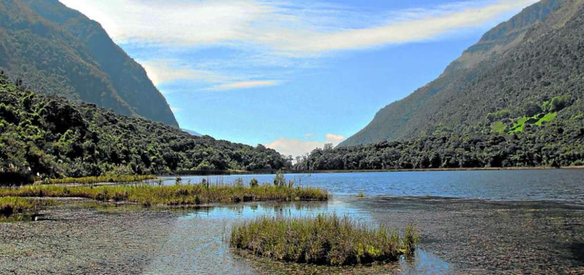 La laguna de Llaviuco forma parte del Parque Nacional El Cajas. Sus autoridades buscan protegerla del cambio clim&aacute;tico que se da en el mundo.