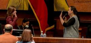 La presidenta del Legislativo, Gabriela Rivadeneira, tom&oacute; juramento a las autoridades.