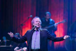 Joan Manuel Serrat, quien se describe como un latinoamericano de Barcelona, cant&oacute; en la Casa de la Cultura. John Guevara / El Tel&eacute;grafo