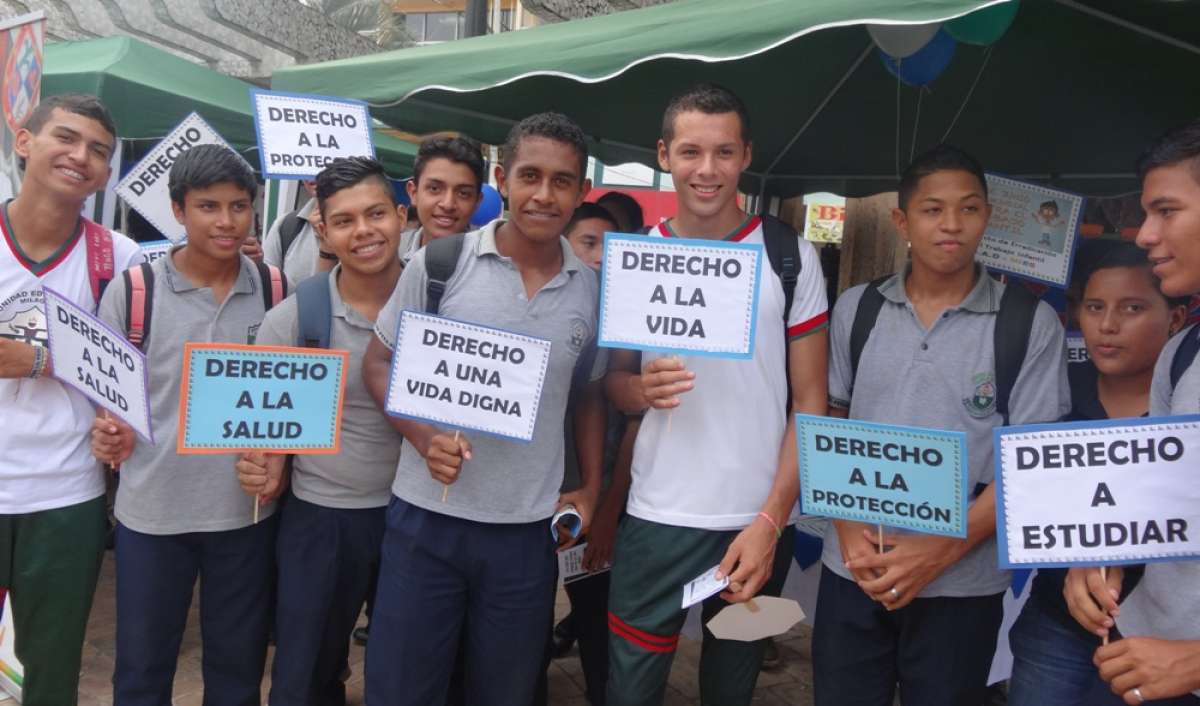 Varios estudiantes de planteles educativos acudieron a la actividad. Foto: Cortes&iacute;a