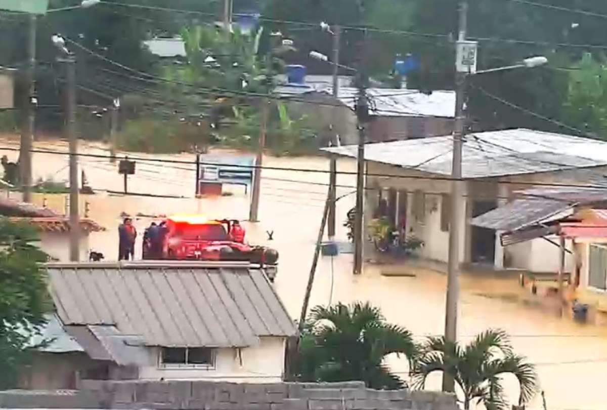 El r&iacute;o Buenavista se desbord&oacute;.