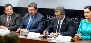 Las autoridades de la Mesa de Justicia firmaron el instructivo.