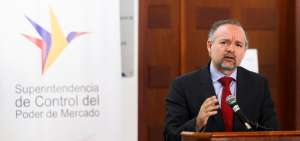 Seg&uacute;n Richard Espinosa, la intenci&oacute;n de suspender contratos corporativos "no tiene l&oacute;gica".