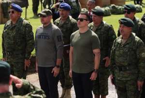 El presidente Noboa no cambi&oacute; a la c&uacute;pula militar