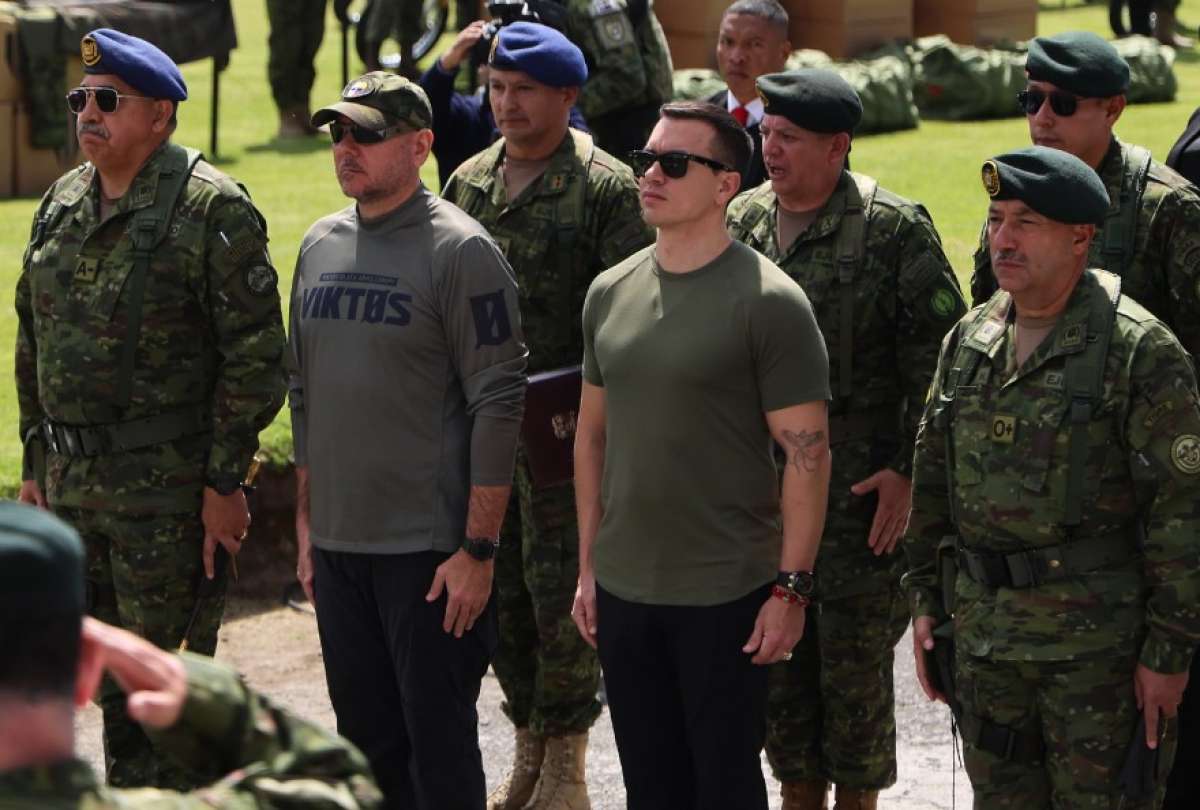 El presidente Noboa no cambi&oacute; a la c&uacute;pula militar