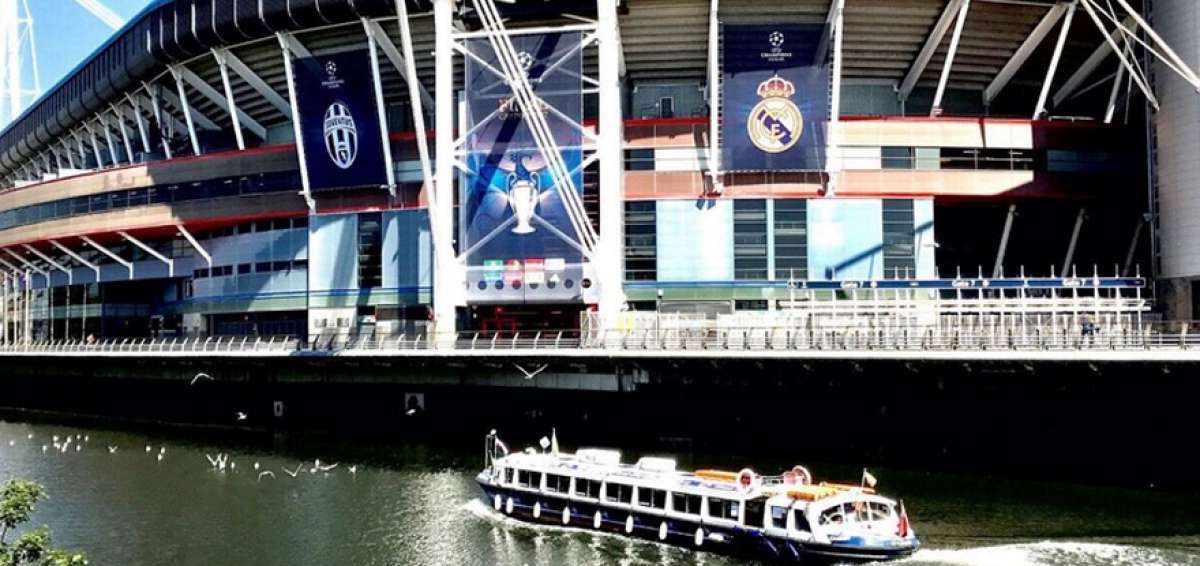 La polic&iacute;a impuso restricciones en los desplazamientos sobre el r&iacute;o Taff que bordea el Millennium Stadium. 
