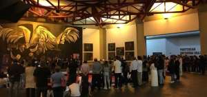Turistas nacionales y extranjeros admiran la creaci&oacute;n del pintor. El siti&oacute; est&aacute; cerrado por ahora. 