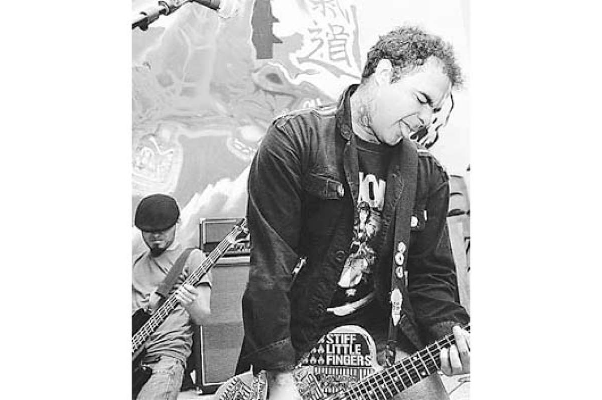 El punk y el rock de Organizaci&oacute;n Criminal sonar&aacute;n en Old School Pub (VIDEO)