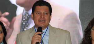 El presidente reelecto de la Asociaci&oacute;n de Municipalidades, durante el acto de reelecci&oacute;n.