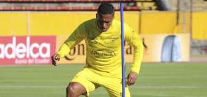 Antonio Valencia durante el entrenamiento de la selecci&oacute;n en Quito.