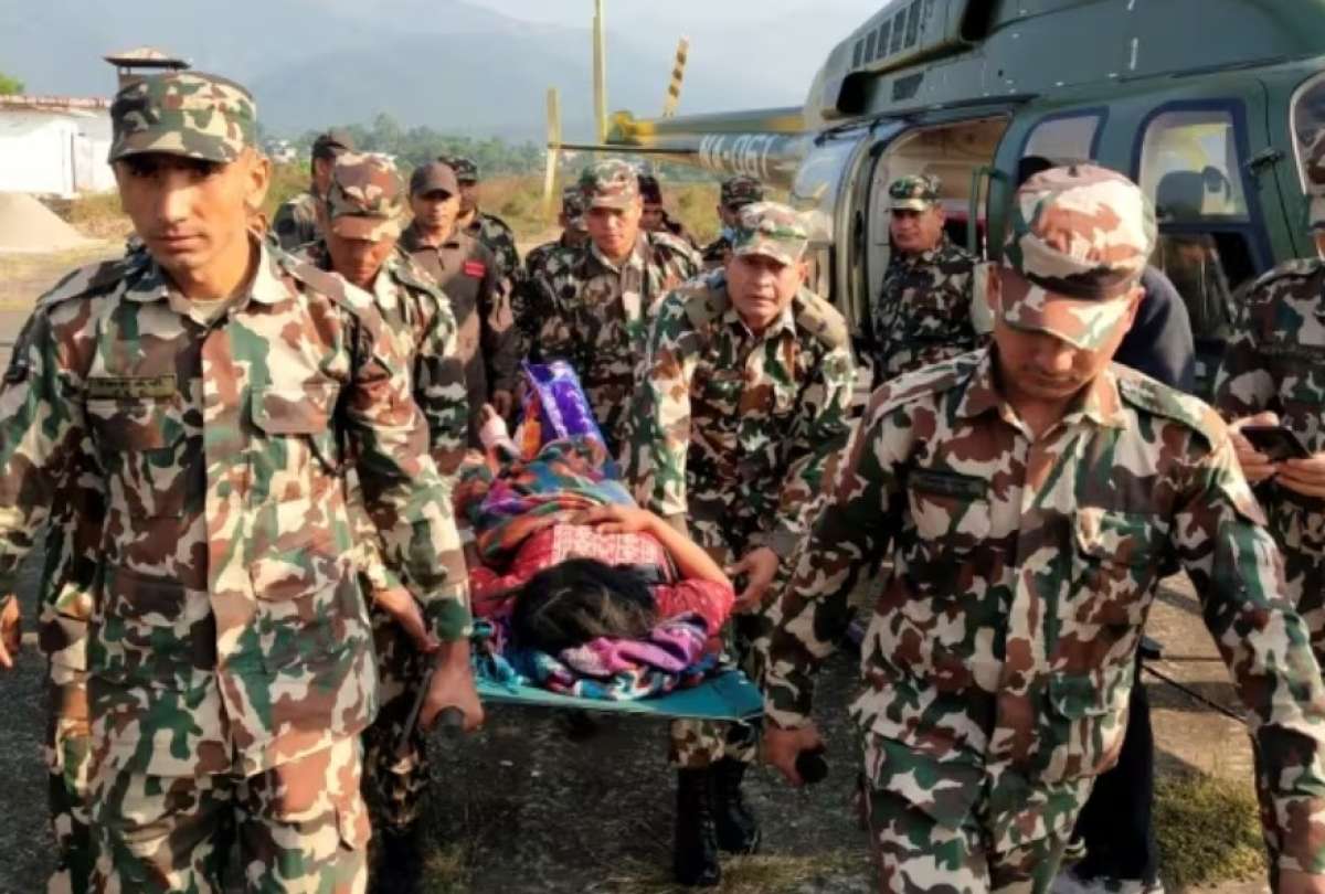 Autoridades de Nepal advierten que el número de personas fallecidas puede aumentar con el paso de las horas.