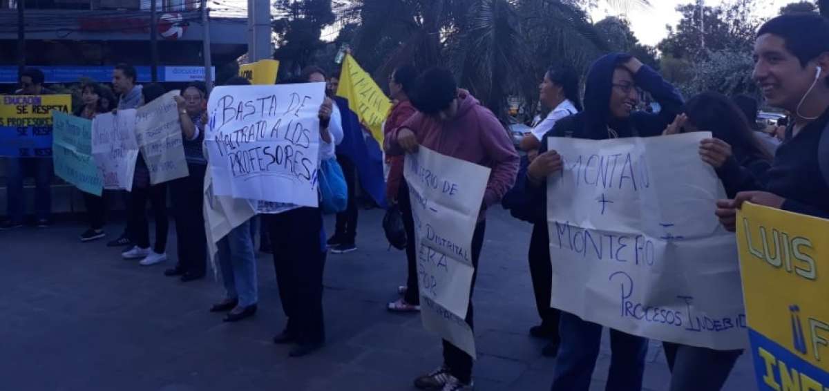 Los alumnos se concentraron en los exteriores del Ministerio de Educaci&oacute;n.