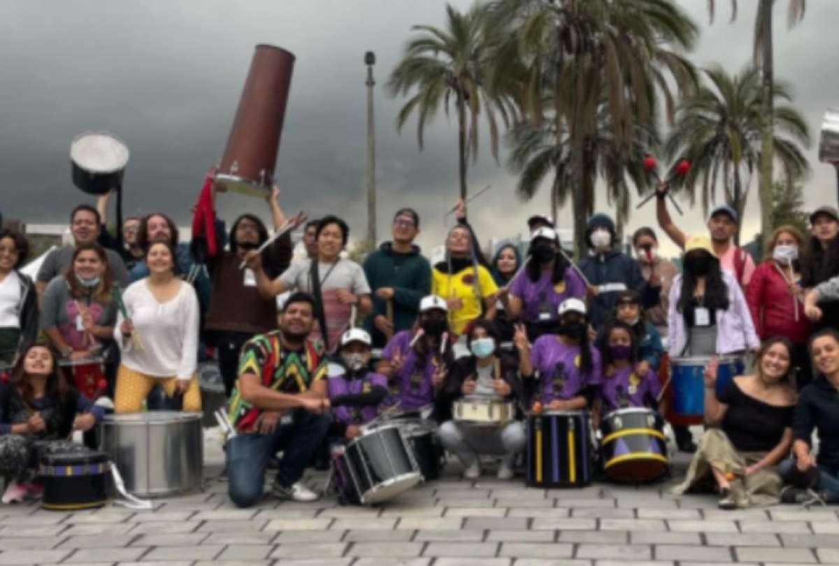 Agentes muestran los miembros de la banda delictiva.