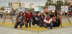 El grupo de alumnos de John Vargas mostraron las fotograf&iacute;a en lugares ic&oacute;nicos de Manta como el Malec&oacute;n Esc&eacute;nico y el Mall del Pac&iacute;fico. 