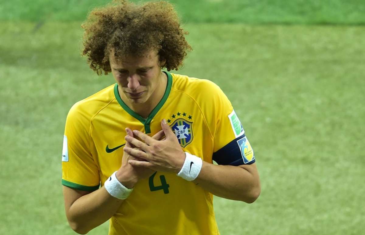 El zaguero fue uno de los m&aacute;s consternados de Brasil despu&eacute;s del partido. Foto: AFP