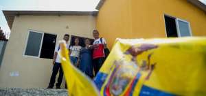 La familia L&oacute;pez est&aacute; desde ayer en su nueva vivienda ubicada en el proyecto &lsquo;S&iacute;, mi casa&rsquo;. Debido al terremoto, ellos perdieron la casa en donde habitaban.