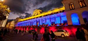 El Palacio de Carondelet acogi&oacute; turistas nacionales y extranjeros.