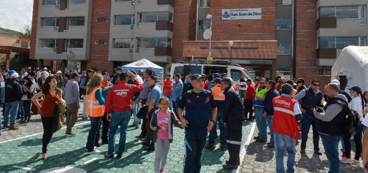 Los residentes del valle llegaron al centro de reposo San Juan de Dios, uno de los puntos del simulacro ante una posible emergencia del volc&aacute;n Cotopaxi.