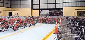 En un galp&oacute;n de la Secretar&iacute;a de Movilidad, ubicado al interior del Parque Bicentenario, en el exaeropuerto, se encuentran guardadas y sin uso las 300 bicicletas el&eacute;ctricas que fueron adquiridas en 2015 por el Municipio de Quito, en $ 3.000 cada una.