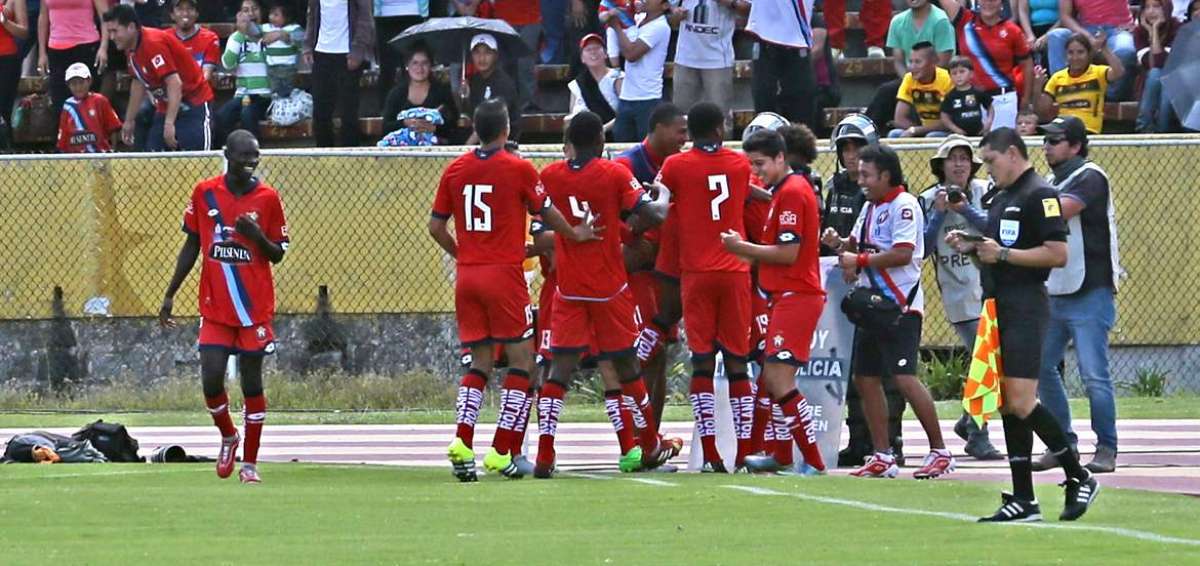 Los 'Criollos' festejaron el segundo gol con los hinchas que estaban en el estadio Ol&iacute;mpico Atahualpa.