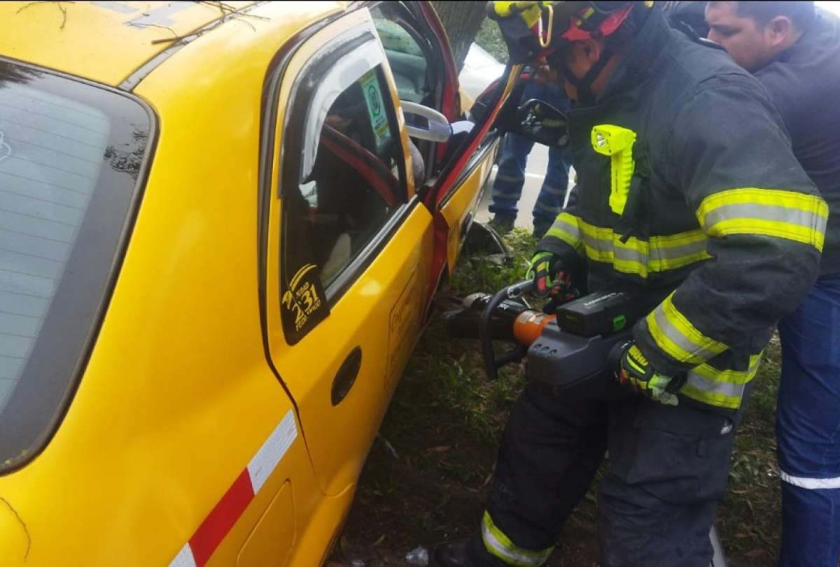 Un vehículo sufrió un accidente en el sector El Troje, Quito