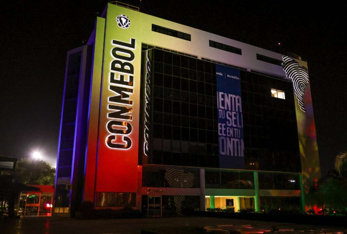 Conmebol analiza la creaci&oacute;n de un tercer torneo de clubes.