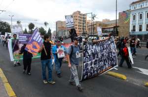 Los familiares y amigos de desaparecidos realizaron el lunes una marcha hasta el Centro Hist&oacute;rico de Quito. Piden respuestas de la justicia. Foto: &Aacute;lvaro P&eacute;rez/El Tel&eacute;grafo