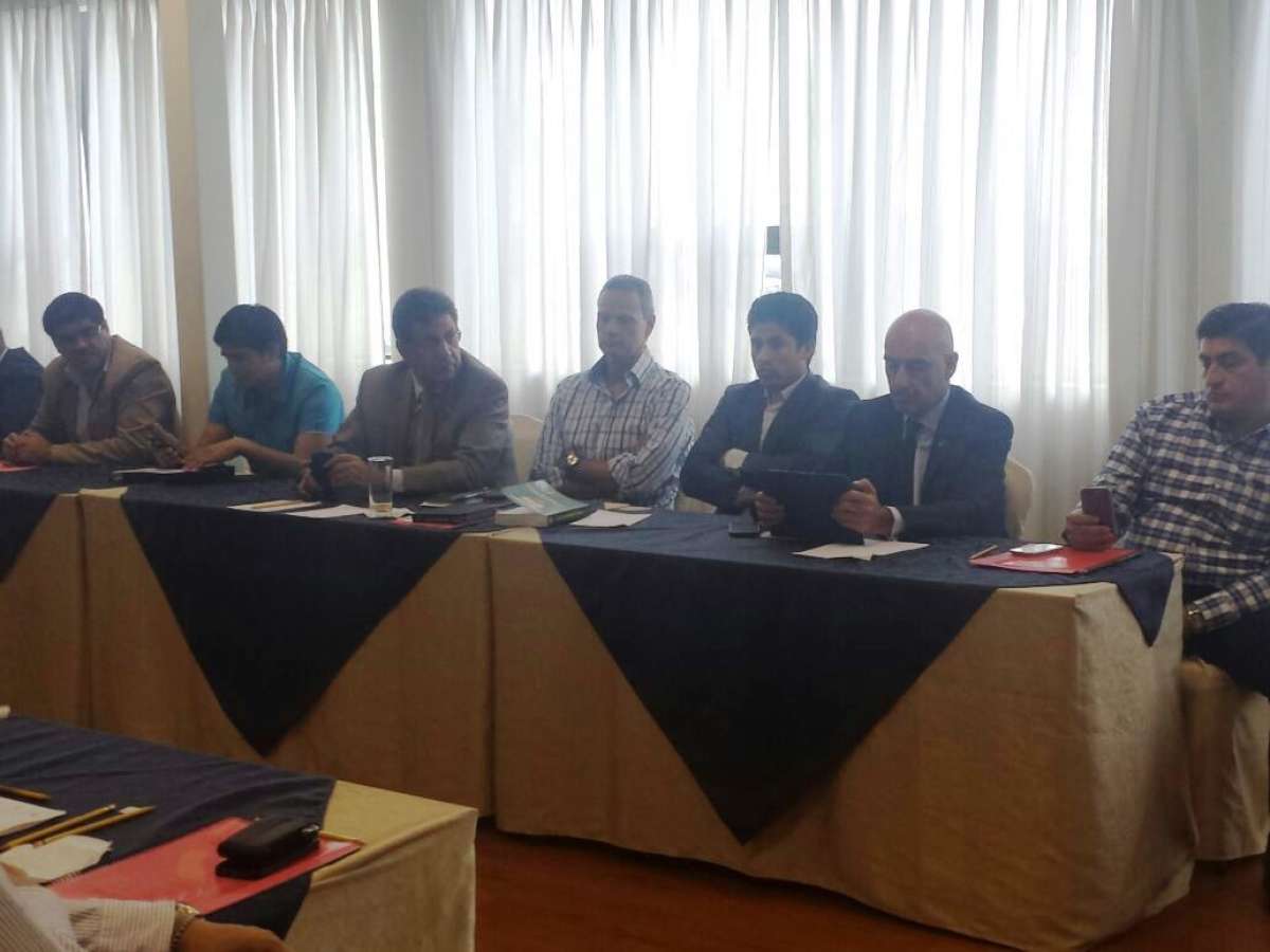 La reuni&oacute;n se llev&oacute; a cabo en un hotel c&eacute;ntrico de Guayaquil. Foto: Daniel Amaiquema