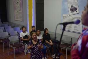 A sus 82 a&ntilde;os se mantiene dando clases en la Escuela del Pasillo Nicasio Safadi, en el Museo de la M&uacute;sica Julio Jaramillo. Jos&eacute; Mor&aacute;n / El Tel&eacute;grafo