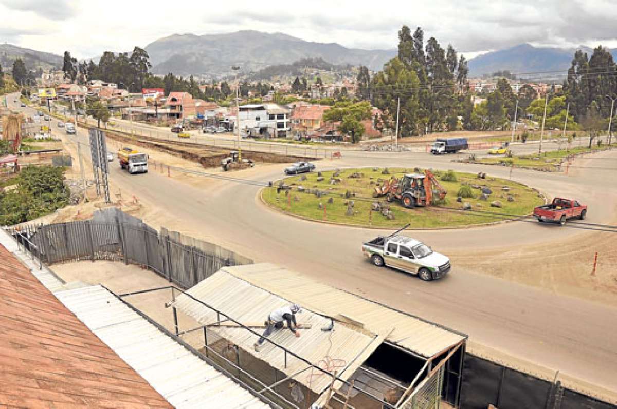 Los trabajos en cada redondel, una vez liberada el &aacute;rea, durar&iacute;an de 30 a 45 d&iacute;as. Foto: Jos&eacute; Luis Llivisaca / El Tel&eacute;grafo.