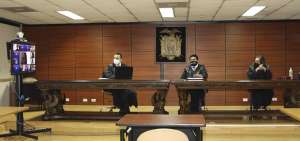 De izquierda a derecha los jueces nacionales Wilman Ter&aacute;n, David Jacho y Dilza Mu&ntilde;oz, quienes ratificaron la sentencia en segunda instancia.