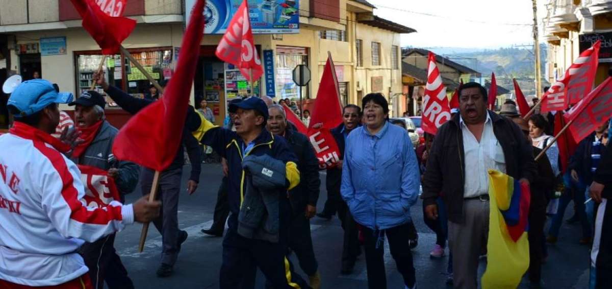 Sindicalistas marcharon a favor de la UNE en Tulc&aacute;n