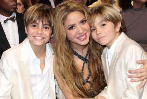Sasha y Milan, hijos de Shakira y Piqué, protagonizan su primer videoclip y dan sus primeros pasos en el mundo de la música.