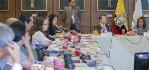La presidenta de la Asamblea Nacional, Elizabeth Cabezas (Alianza PAIS), convers&oacute; con periodistas internacionales el alcance de su propuesta legal.  