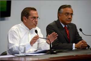 El canciller Ricardo Pati&ntilde;o y Alexis Mera, secretario jur&iacute;dico de la Presidencia, se&ntilde;alaron que el Estado no acatar&aacute; medidas cautelares de CIDH. Foto: Santiago Aguirre/El Tel&eacute;grafo