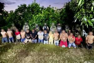 Los detenidos ser&iacute;an integrantes del grupo delictivo organizado Las &Aacute;guilas. La celebraci&oacute;n, presuntamente organizada por el cumplea&ntilde;os de alias "Cheo", termin&oacute; con un importante decomiso de armas. Cheo logr&oacute; huir.
