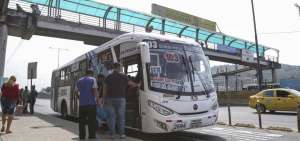 Los delincuentes prefieren v&iacute;as con largos tramos desolados y cercanos a pasos de desnivel para robar en los buses