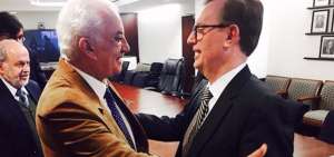 Galo Chiriboga, fiscal General de Ecuador, y Michael J. Fitzpatrick, alto funcionario del Departamento de Estado de EE.UU.