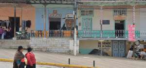 En Saraguro es com&uacute;n ver retratos de pobladores de este sector de la provincia de Loja, mientras sus habitantes caminan, siempre usando sus atuendos de color negro, aquello que los identifica y distingue del resto de comunidades.