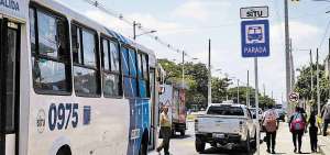 La ATM se&ntilde;aliz&oacute; paradas para los buses de transporte urbano en el carril de servicio ubicados en el lado sur de la v&iacute;a a la Costa.