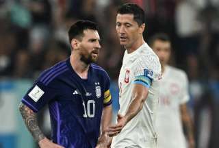 Lionel Messi y Robert Lewandowski limaron asperezas al final del partido