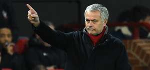 Mourinho renueva como entrenador del Manchester United hasta 2020