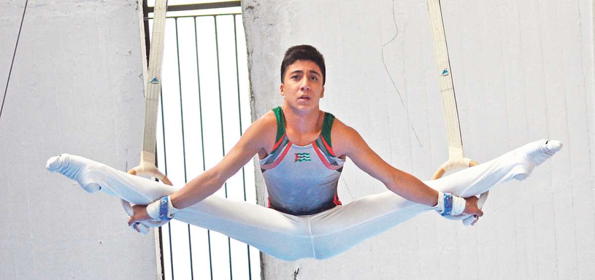Gilberth Augusto Serrano Mera es una de las promesas de la gimnasia ecuatoriana. Su meta es ser incluido en el Plan de Alto Rendimiento del Gobierno. Foto: Cortes&iacute;a de la Federaci&oacute;n Deportiva de Manab&iacute;